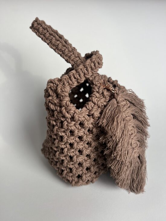 Brūna maza mezglota soma