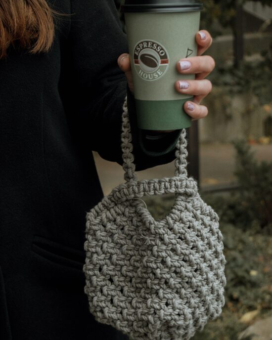 Pelēka maza mezglota somiņa